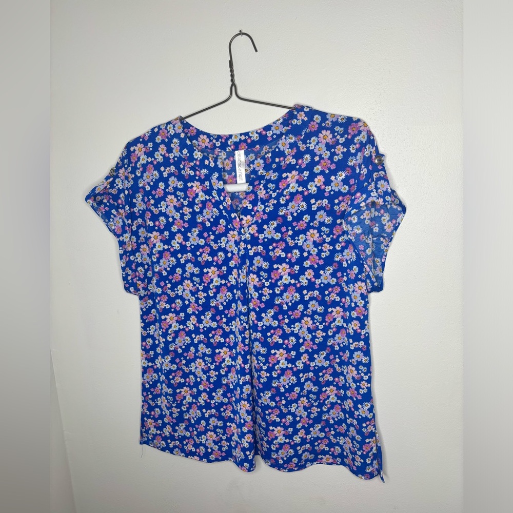 Dear Scarlett Floral Print Short Sleeve Blouse!
